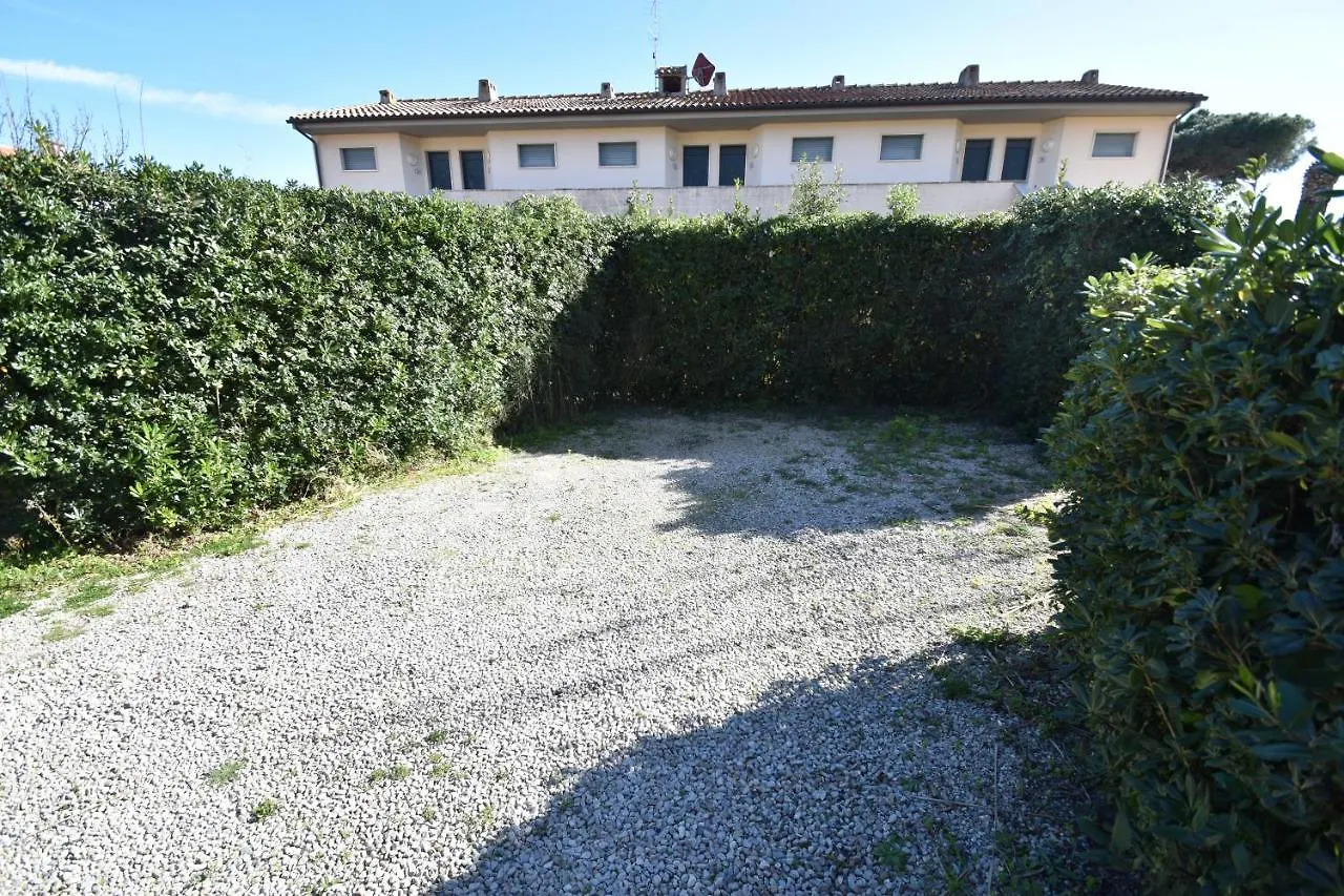 Appartamenti Sabbia - Zona Mare Con Terrazze, Clima, E Posti Auto Marina di Campo 0*,  Italy
