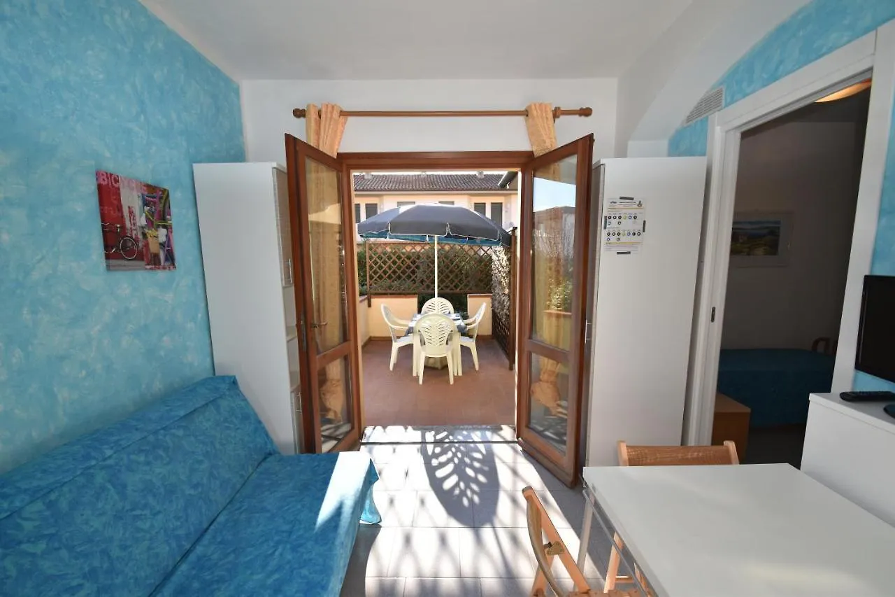 Apartment Appartamenti Sabbia - Zona Mare Con Terrazze, Clima, E Posti Auto Marina di Campo Italy