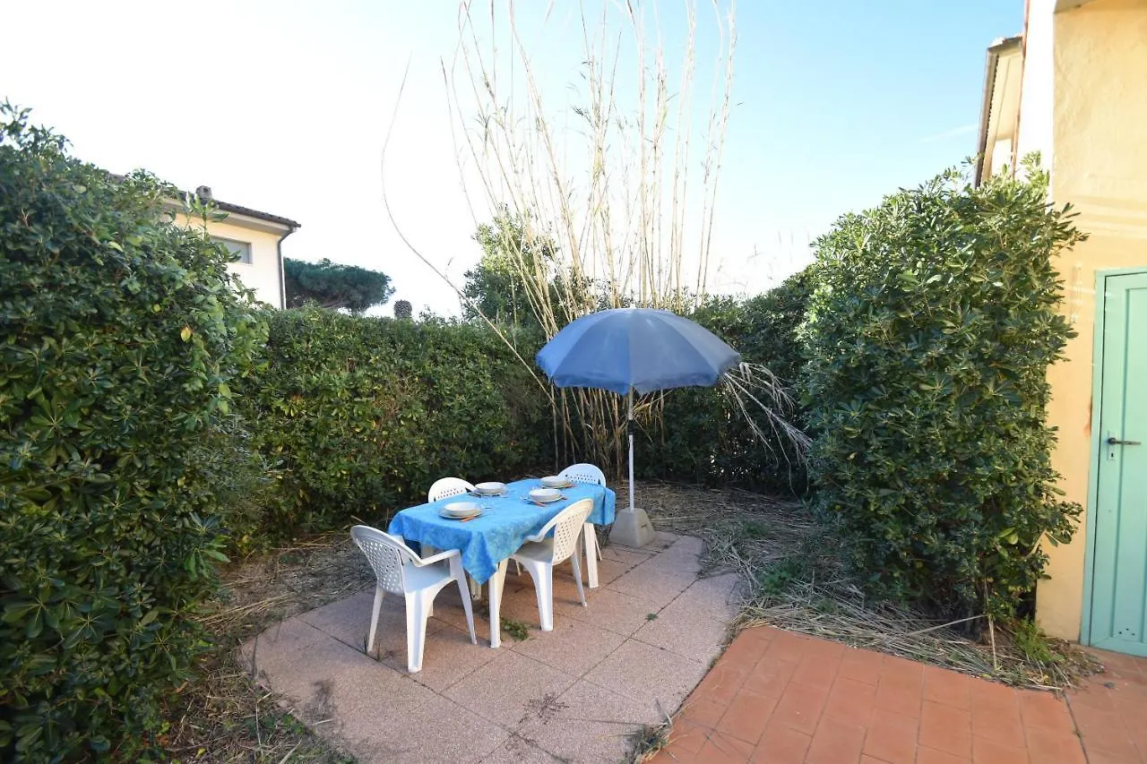 Appartamenti Sabbia - Zona Mare Con Terrazze, Clima, E Posti Auto Marina di Campo 0*,  Italy